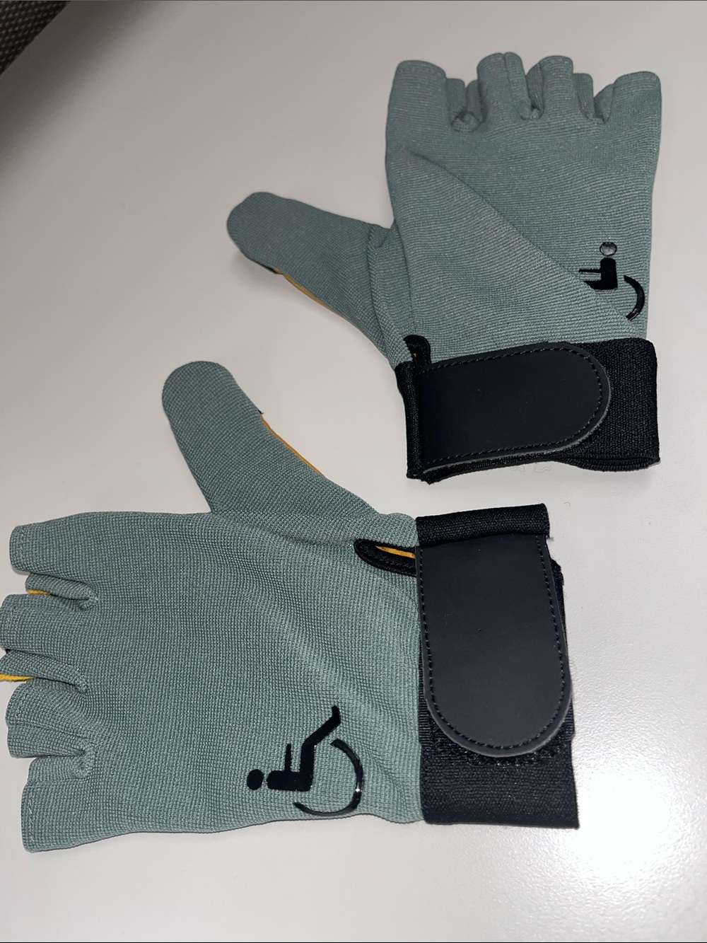 Men's Half-Finger Wheelchair Gloves in Sage Grey